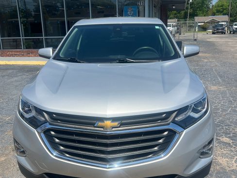 Used 2020 Chevrolet Equinox LT image 2