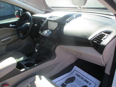 Used 2017 Ford Escape Titanium image 4