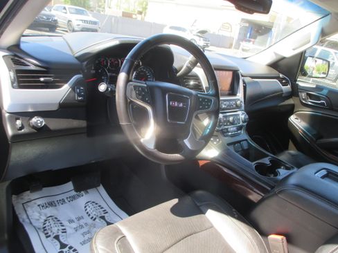 Used 2020 GMC Yukon SLT Sport Utility 4D RWD image 4