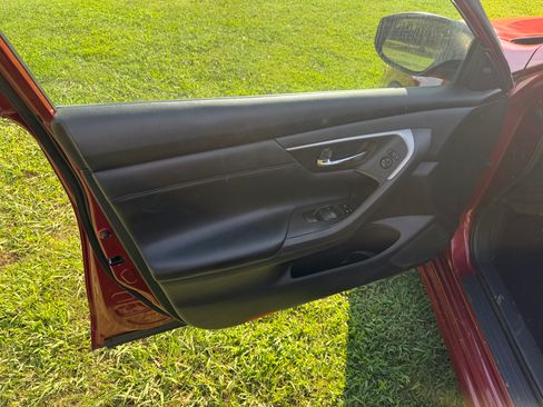 Used 2015 Nissan Altima 2.5 SV FWD image 31