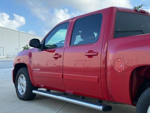 Used 2007 Chevrolet Silverado 1500 LTZ image 30