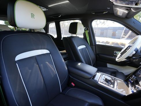 Used 2020 Rolls-Royce Cullinan Black Badge AWD/4WD image 15