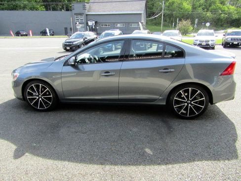 Used 2018 Volvo S60 T5 Dynamic AWD image 4