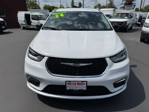 Used 2024 Chrysler Pacifica Touring-L FWD image 25