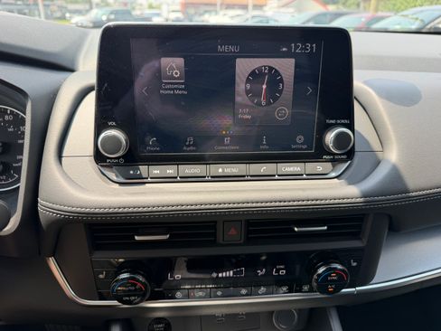 Used 2026 Nissan Rogue AWD SV image 8
