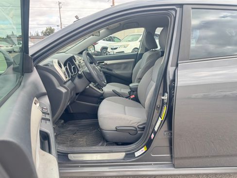 Used 2009 Toyota Matrix S FWD image 16