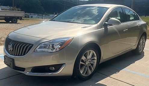 Used 2016 Buick Regal Leather FWD image 2