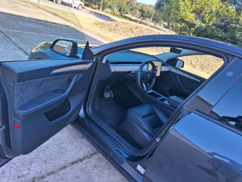 Used 2024 Tesla Model Y AWD Performance image 9