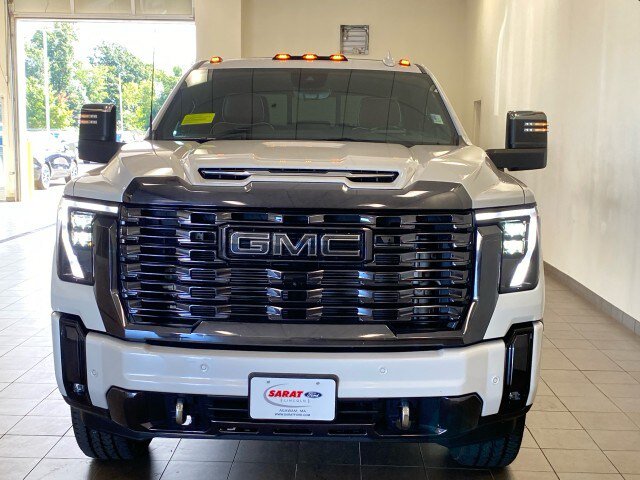 Used 2024 GMC Sierra 3500 Denali Ultimate AWD/4WD image 3