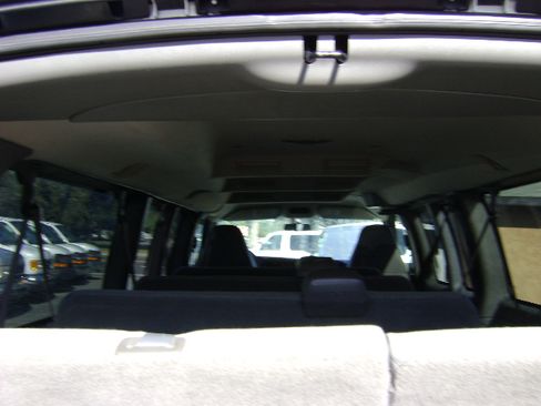 Used 2008 GMC Savana 3500 image 17