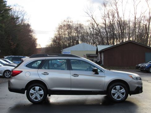 Used 2016 Subaru Outback 2.5i Premium image 13