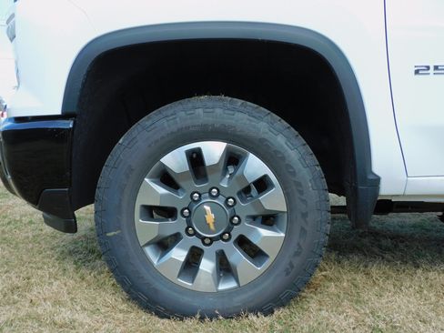 New 2026 Chevrolet Silverado 2500 Custom image 7