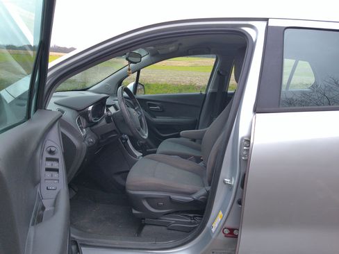 Used 2019 Chevrolet Trax LS image 5