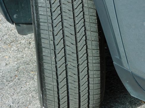 Used 2025 GMC Acadia Elevation image 13