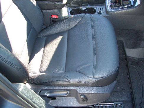 Used 2019 Volkswagen Golf 4-Door FWD image 17