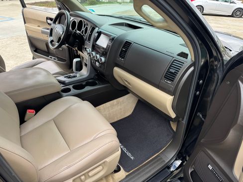 Used 2011 Toyota Sequoia Limited image 23
