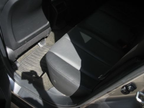 Used 2011 Subaru Outback 2.5i Limited AWD/4WD image 7