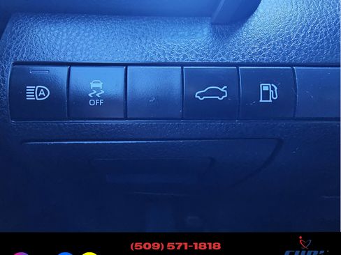 Used 2018 Toyota Camry LE image 13