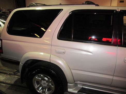 Used 2000 Toyota 4Runner SR5 Premium image 4
