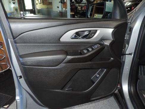 Used 2023 Chevrolet Traverse LT image 26