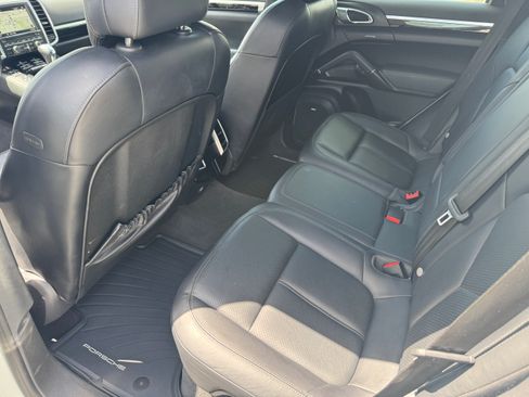 Used 2014 Porsche Cayenne AWD/4WD image 19