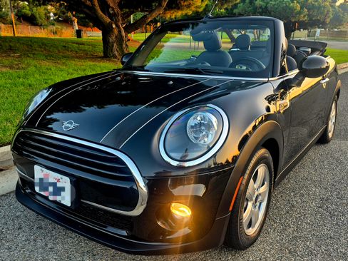 Used 2019 MINI Cooper image 1