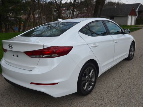 Used 2017 Hyundai Elantra SE image 5