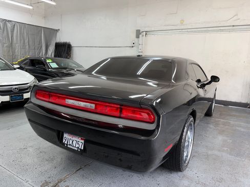 Used 2010 Dodge Challenger SE RWD image 7