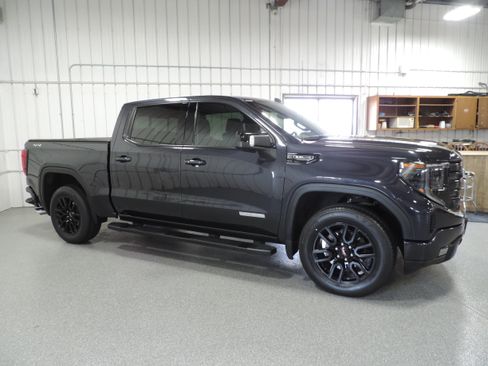 Used 2023 GMC Sierra 1500 4WD Crew Cab Elevation image 12