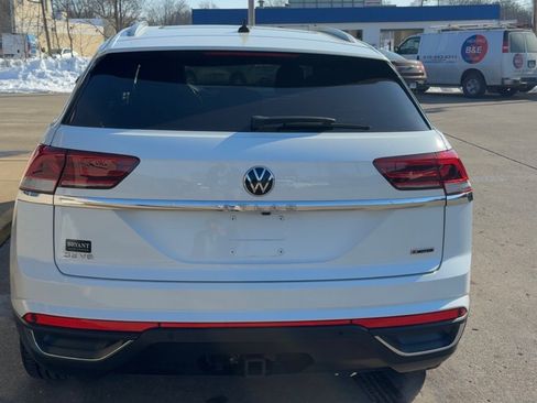 Used 2022 Volkswagen Atlas SE w/ Technology Package image 6