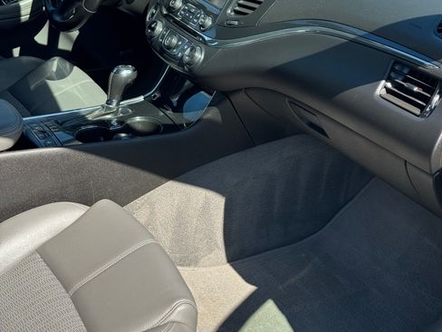 Used 2018 Chevrolet Impala LT image 19