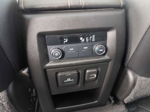 Used 2019 Chevrolet Traverse LT image 15