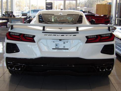 Used 2025 Chevrolet Corvette Stingray 2LT image 10