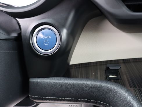 Used 2024 Toyota Sienna Platinum image 32