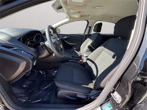 Used 2015 Ford Focus SE image 2