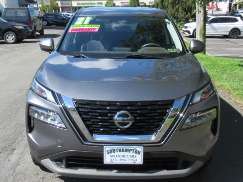 Used 2021 Nissan Rogue SV image 3