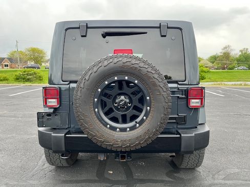 Used 2017 Jeep Wrangler 4WD Unlimited Sahara image 5