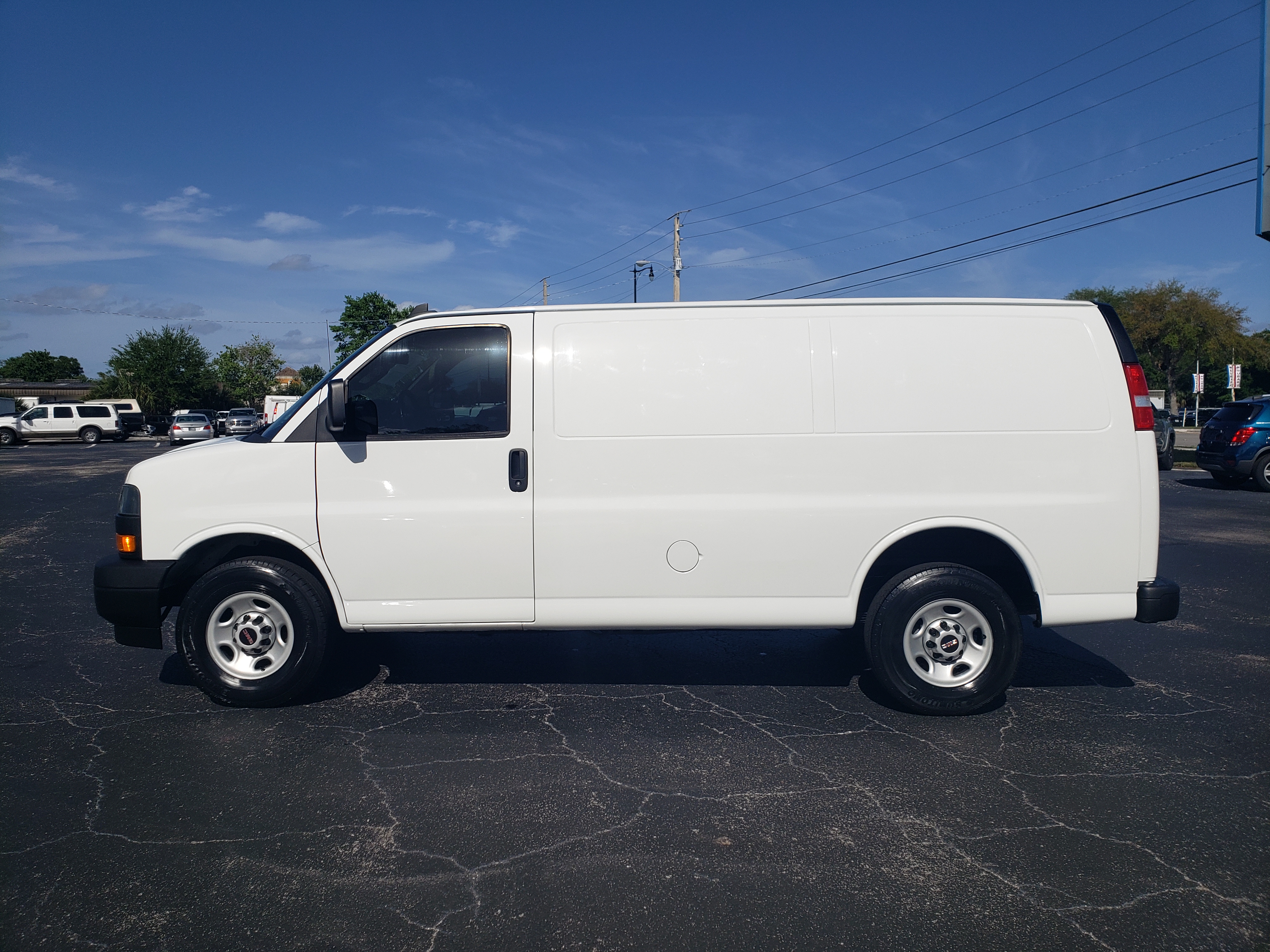 Used 2020 GMC Savana 2500 RWD image 2