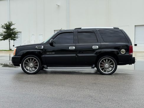 Used 2002 Cadillac Escalade image 2