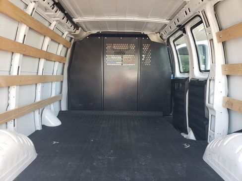Used 2024 GMC Savana 2500 image 7
