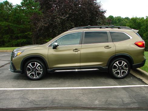 Used 2023 Subaru Ascent Limited 7-Passenger AWD/4WD image 16