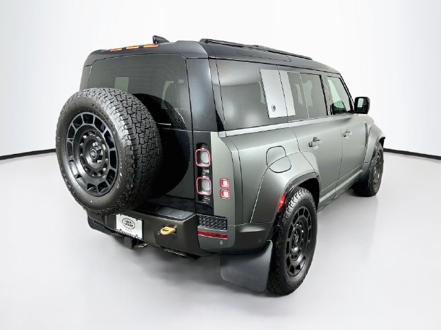 Used 2025 Land Rover Defender 110 OCTA AWD/4WD image 5