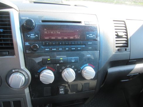 Used 2010 Toyota Tundra 4x4 CrewMax image 73