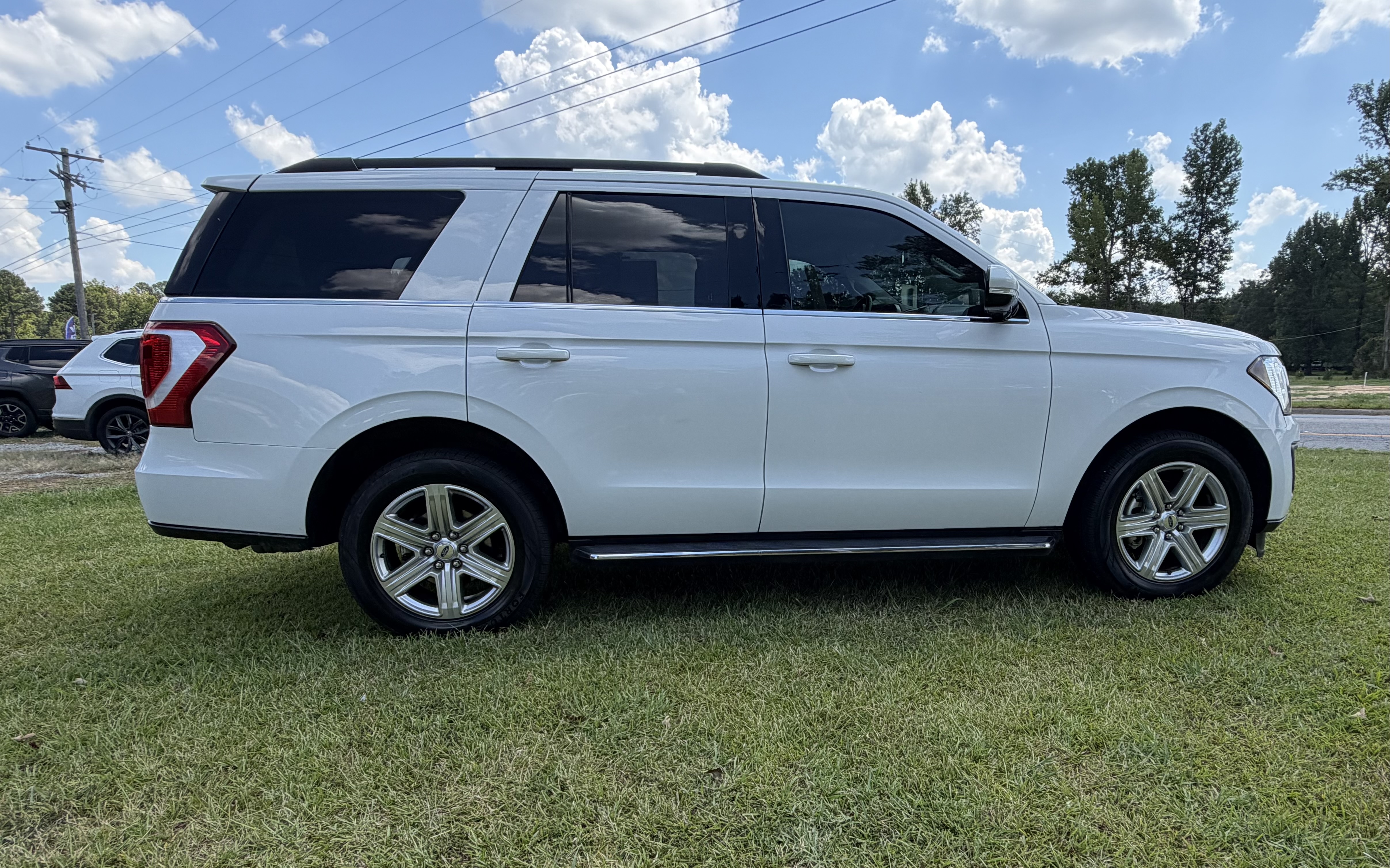 Used 2019 Ford Expedition 2WD XLT image 2