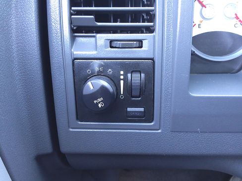 Used 2006 Dodge Dakota SLT image 24