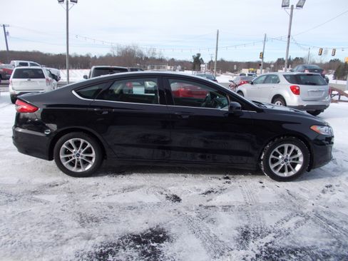 Used 2019 Ford Fusion SE image 4