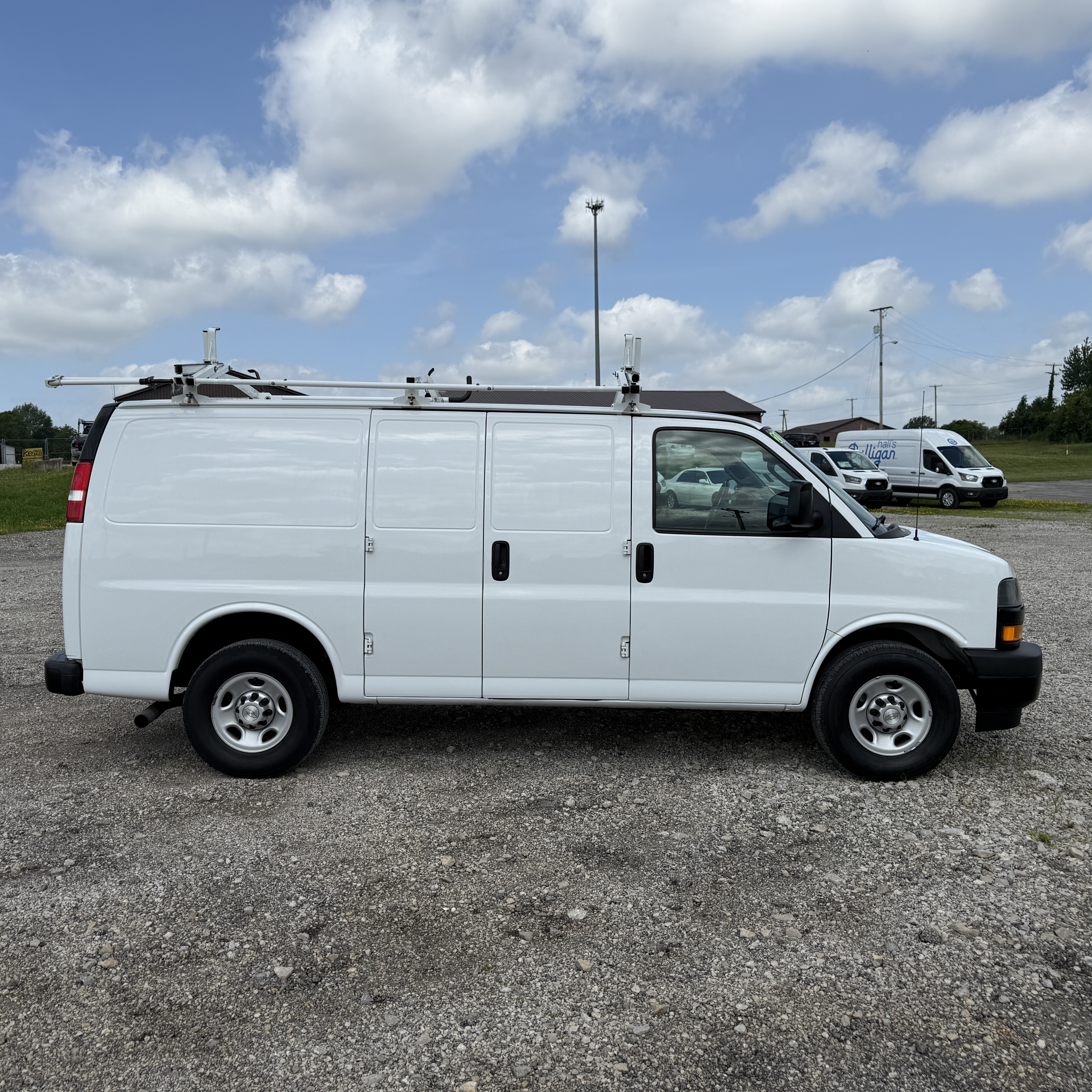 Used 2020 Chevrolet Express 3500 UNAVAIL RWD image 2