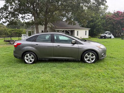 Used 2014 Ford Focus SE Sedan FWD image 3