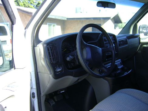 Used 2001 Chevrolet Express 3500 LS image 7