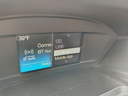 Used 2018 Ford Escape SE image 16